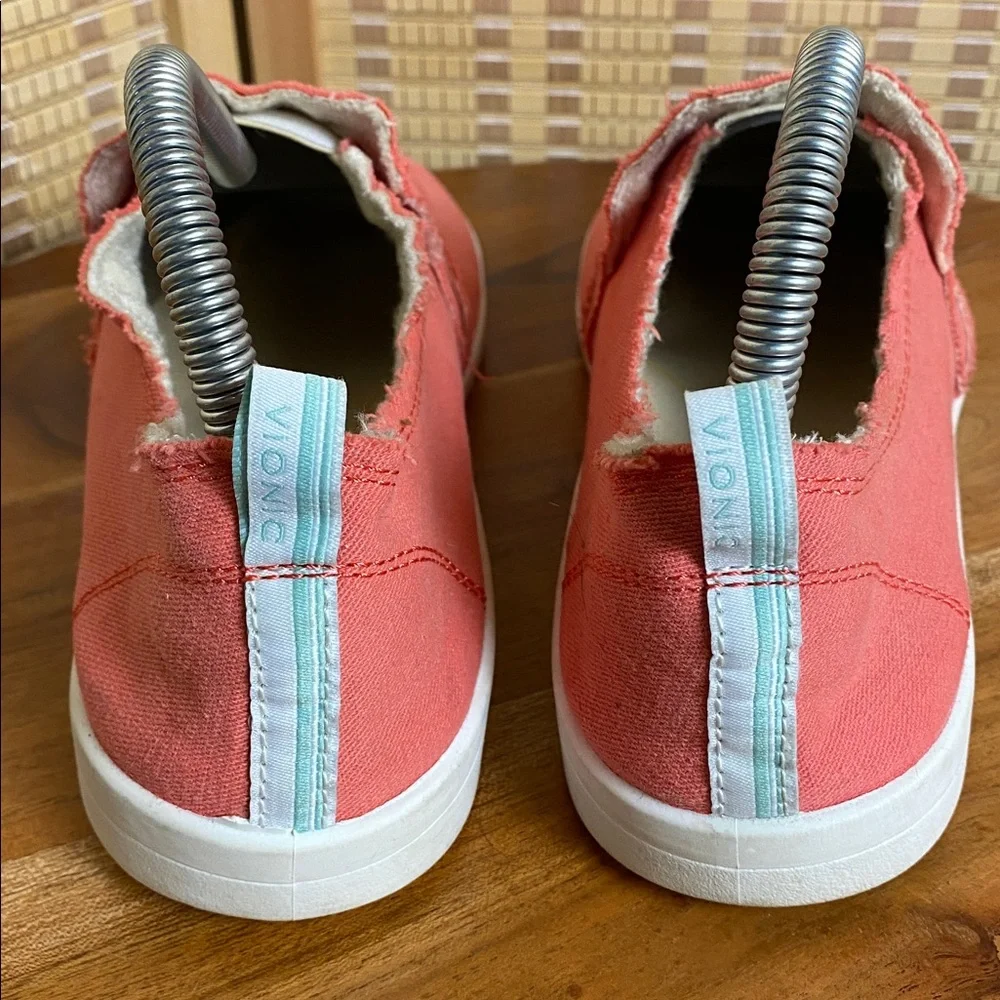 Vionic Beach Collection Woman’s 8 Malibu Slip-On Poppy Canvas Sneaker - Picture 5 of 7